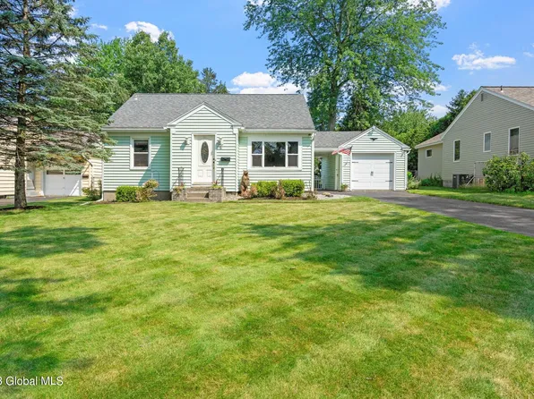 5 Buchman Drive, Loudonville, NY 12211