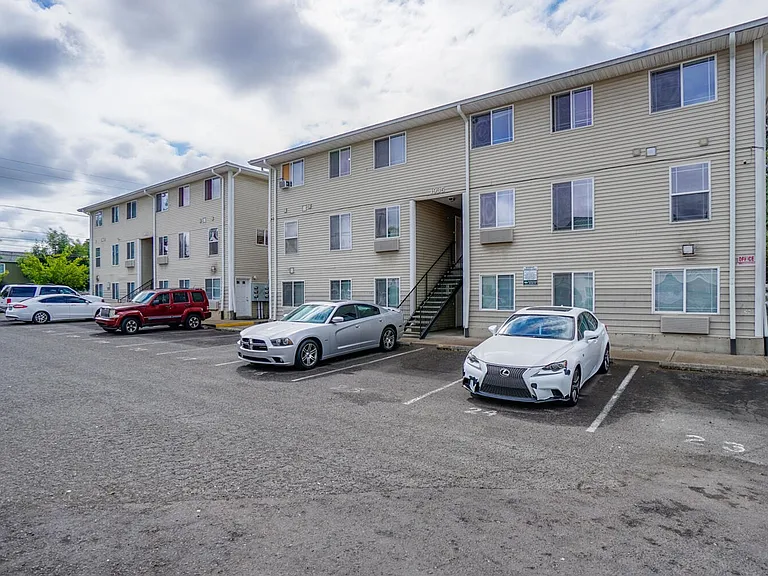 Beverly Rose Apartments — Photo 64