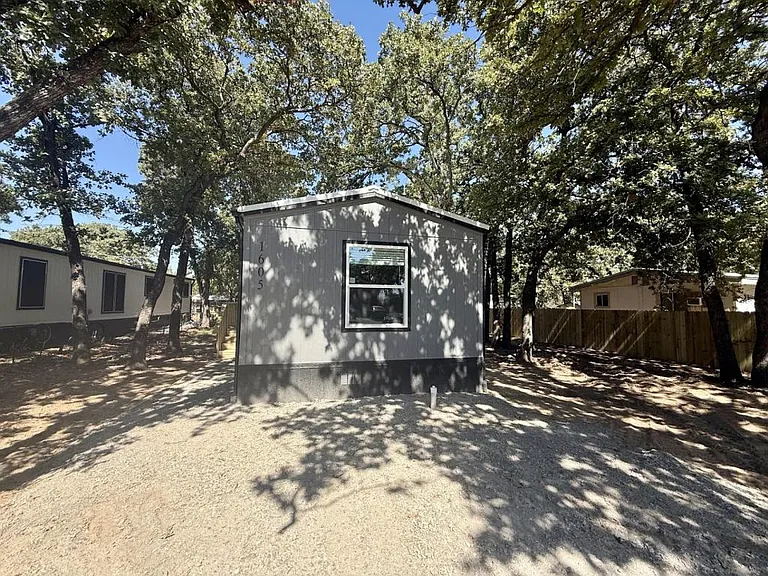 1808 Sheila Dr — Photo 6