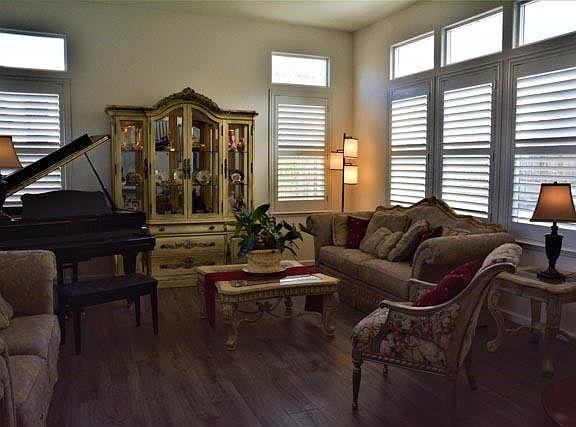 5th image of 2816 Roundstone Dr