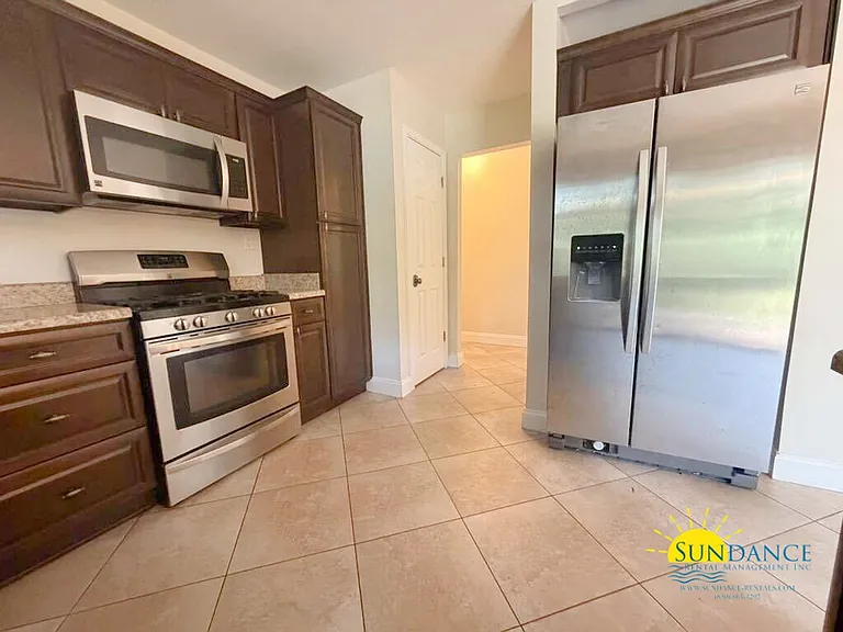 305 Leah Miller Dr — Photo 2