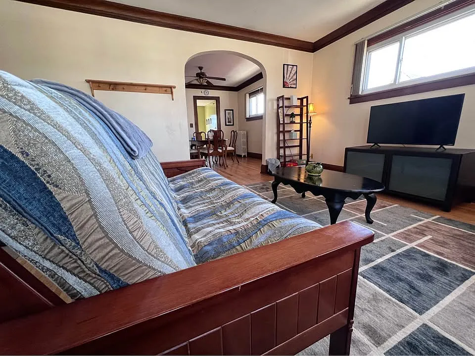 2 bed, 1100 sqft, $1,500 — Photo 2