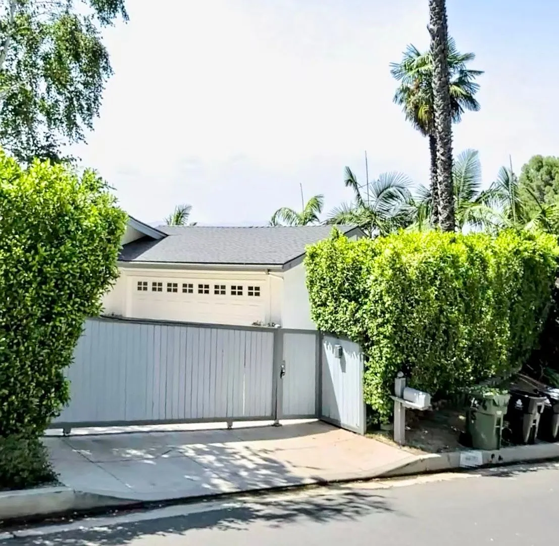 Gorgeous Encino Hills Home — Photo 1