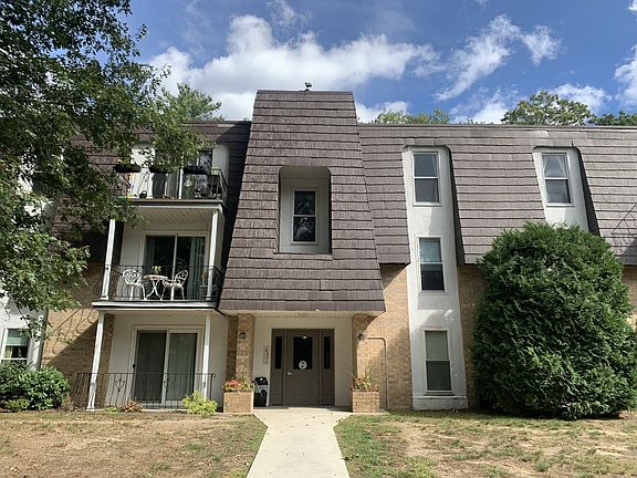 2nd image of 7 Shadowbrook Ln APT 33
