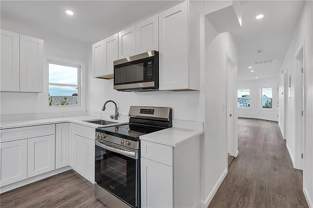 1320 Elmwood Ave — Photo 3