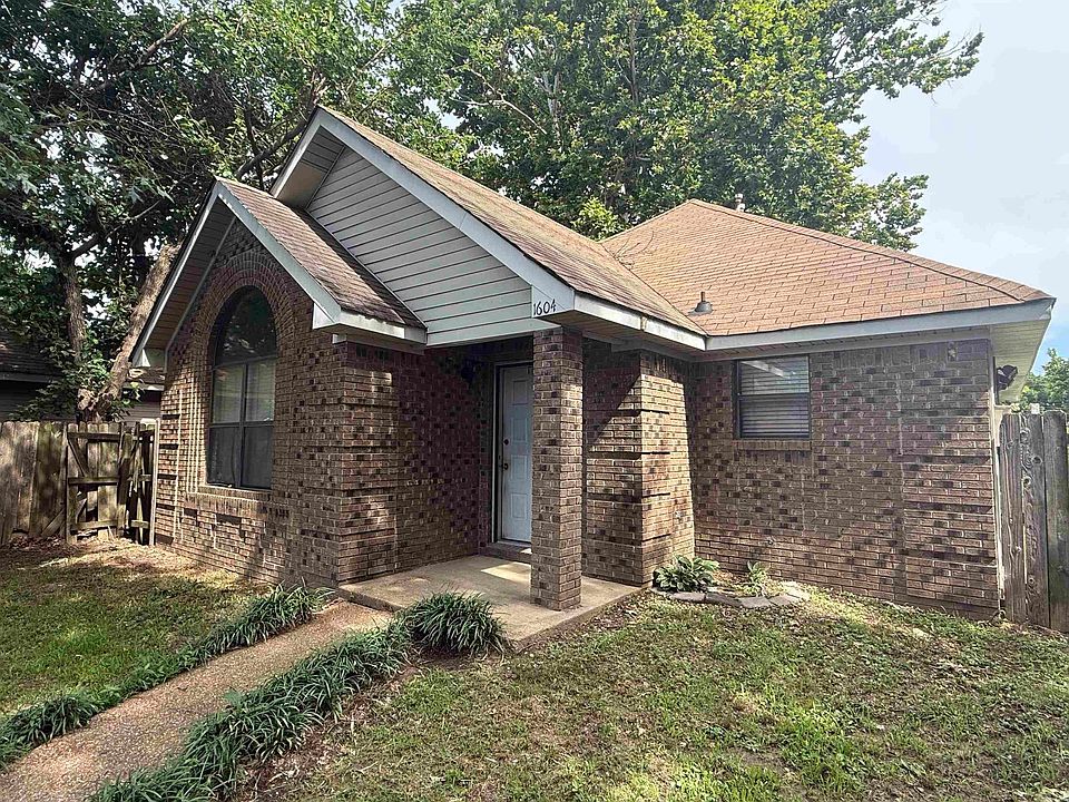 1st image of 1604 Auburn Pl