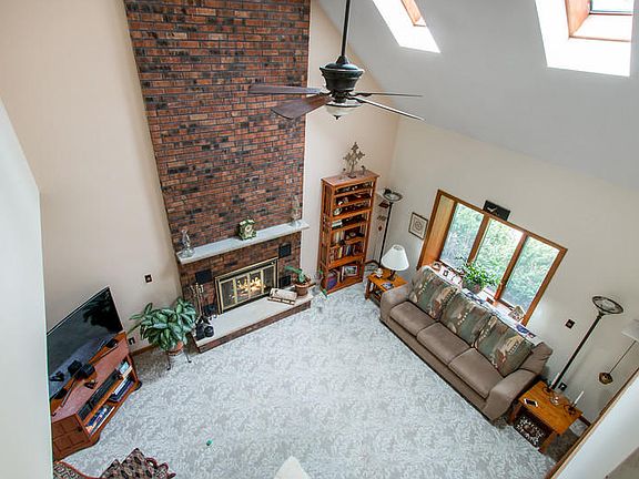 5th image of 24009 Lotus Dr