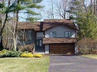 13 Carriage Hill Dr, Latham, NY 12110