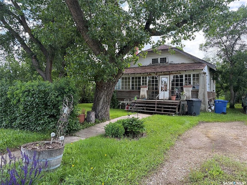 1st image of 122 Farm AVENUE