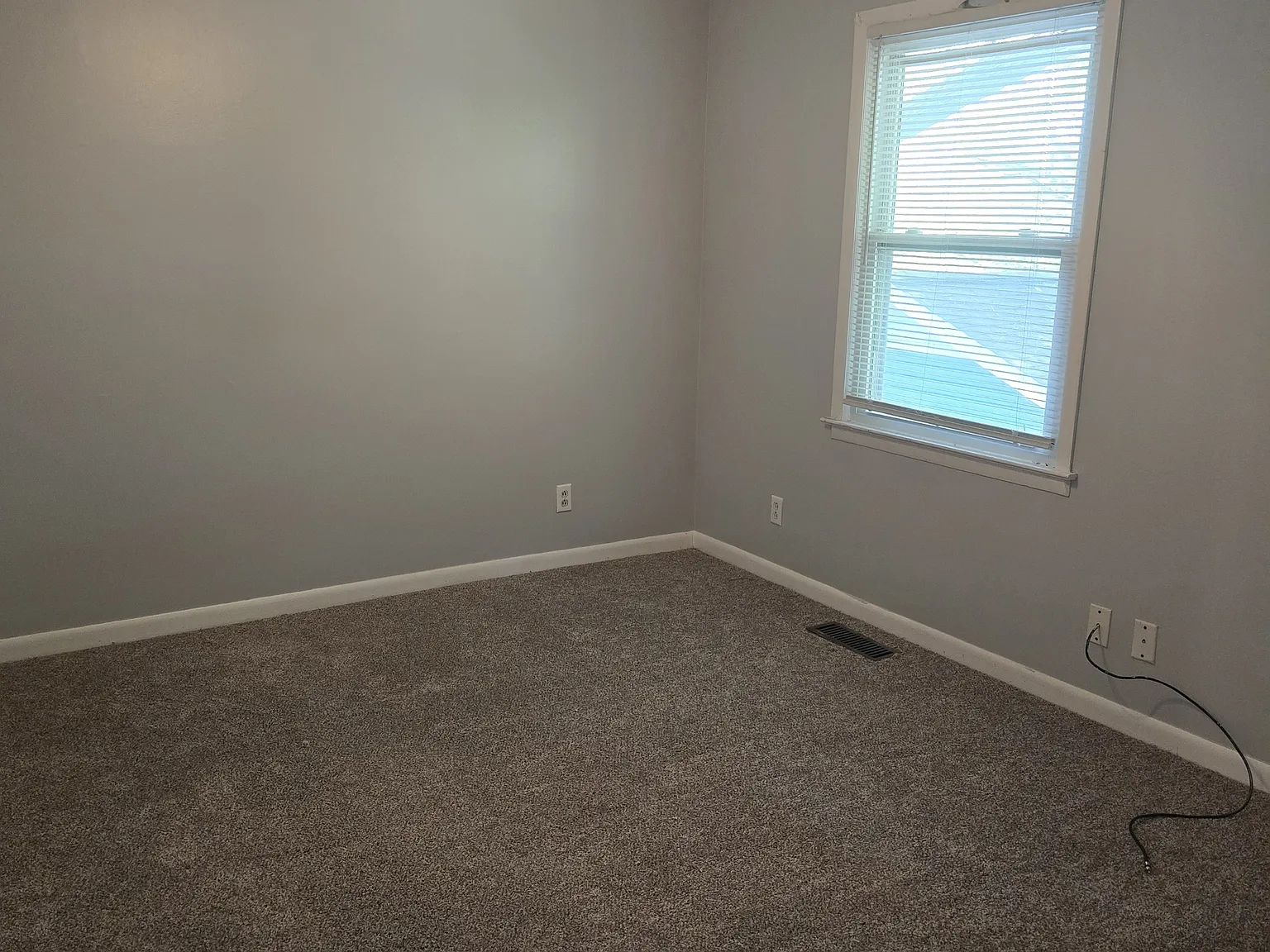 1601- Wells Avenue - A — Photo 3