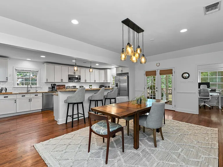 3305 Harris Park Ave — Photo 8