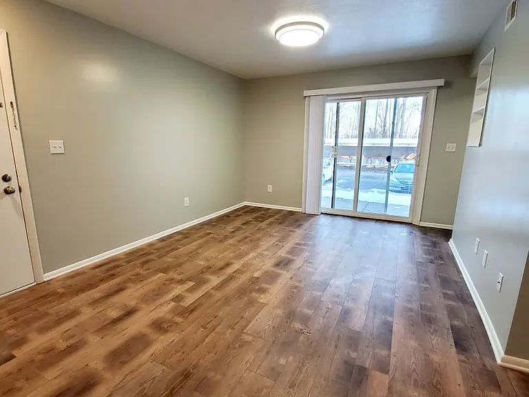 Sugarbush Apartments — Photo 46
