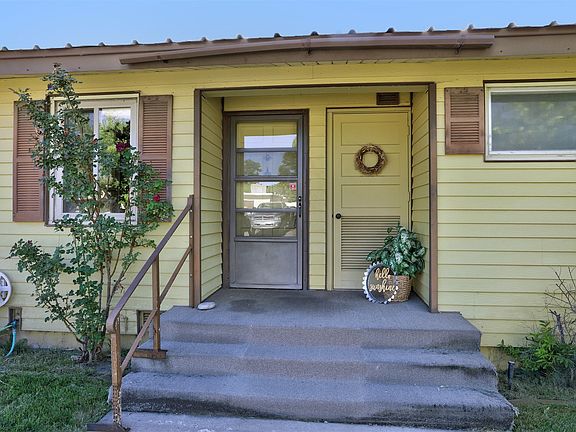 2nd image of 946 Santa Clara Pl