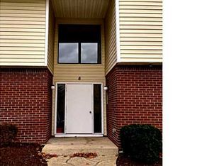 8 Southcreek Ct, East Amherst, NY 14051
