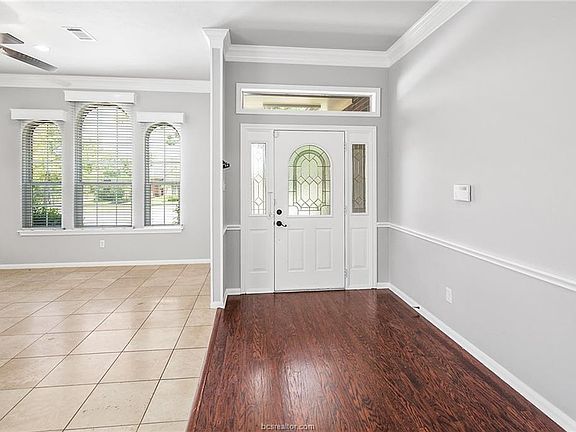 3rd image of 803 Merion Ct
