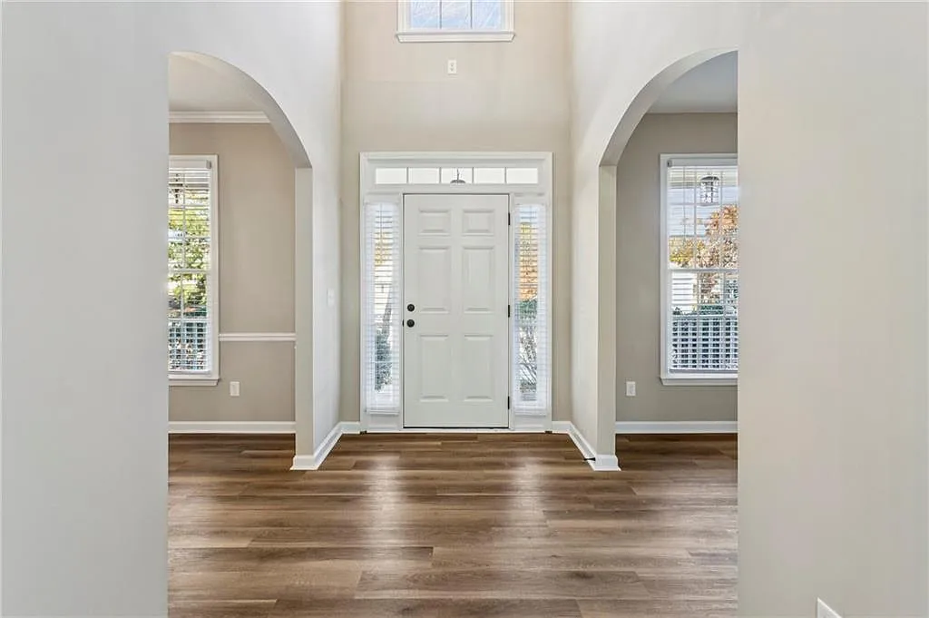 5 bed, 3.0 bath, 2556 sqft, $2,950 — Photo 4