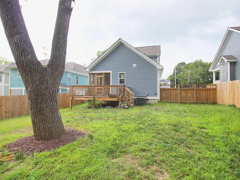 114 E Enterprise St — Photo 19