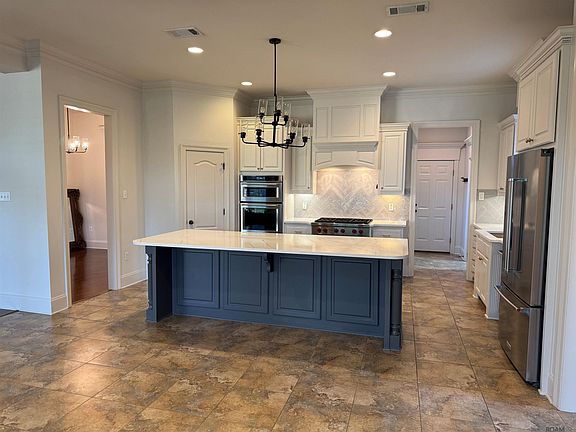 4th image of 15749 Parkside Ct