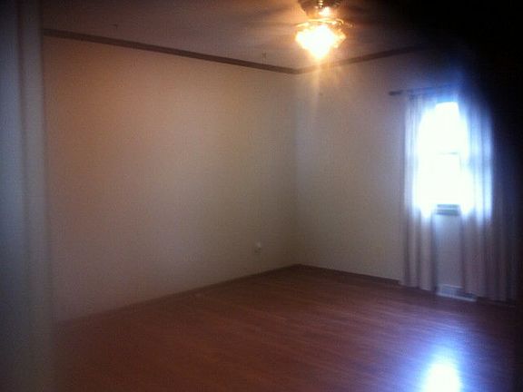 3rd image of 131 Blades Ln