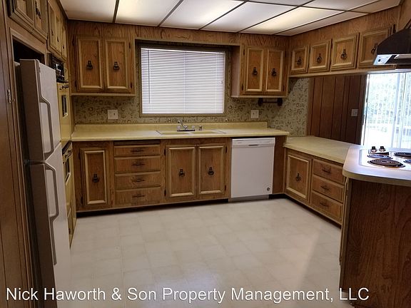 4th image of 831 Floral Ct
