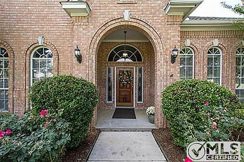 2nd image of 904 Meadow Ln