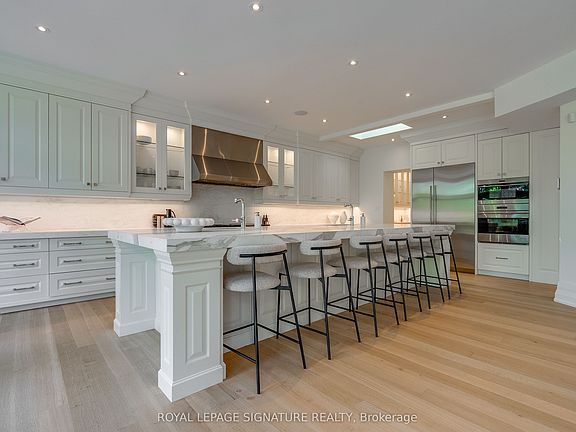 4th image of 27 Teddington Park Ave
