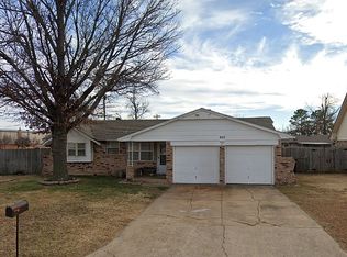 600 SW 8th St, Moore, OK 73160