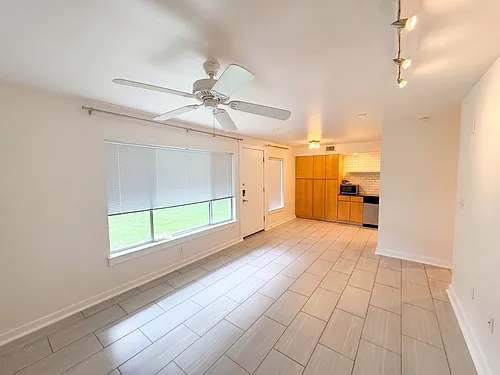2200 Dickson Dr #123 Photo 1