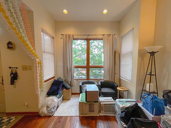 2nd image of 2642 N Wilton Ave APT 2