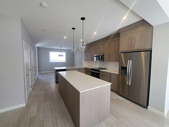 3rd image of 1045 W Lakeview Dr