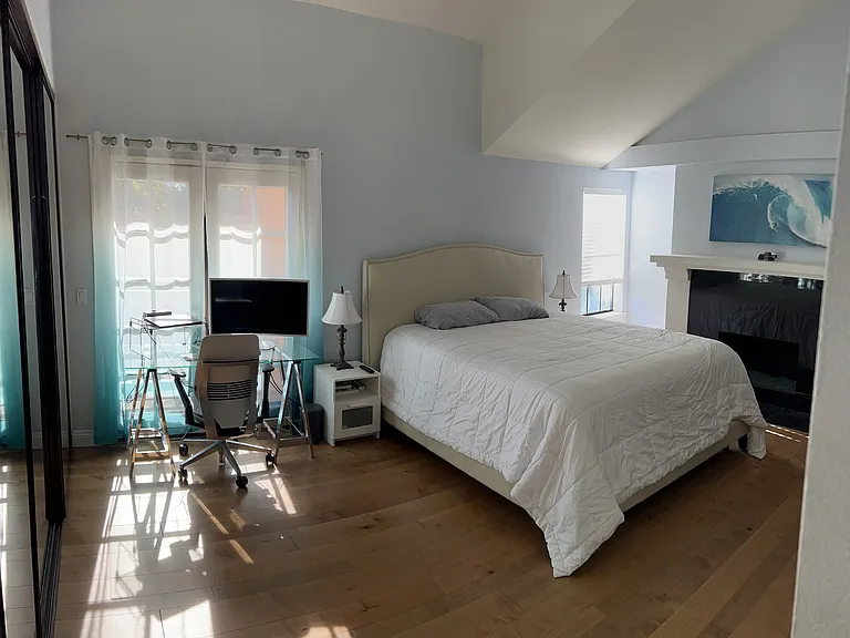 821 W 15th St #3D — Photo 21