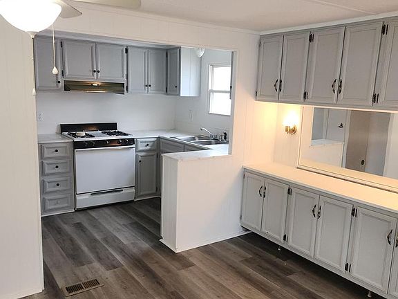 5th image of 525 Pine Dr