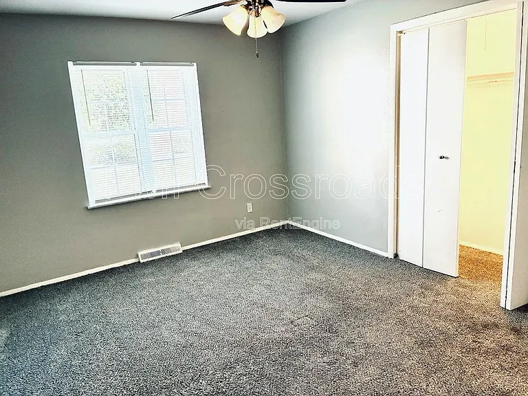 Riviera Manor — Photo 31