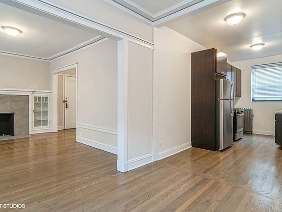 5th image of 2422 N Sawyer Ave #2418-2W