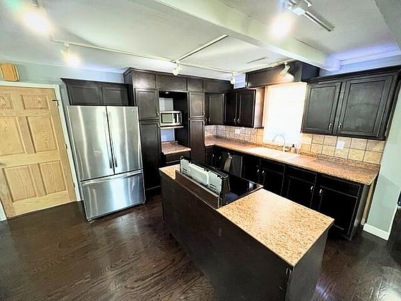 4th image of 1116 East Ave