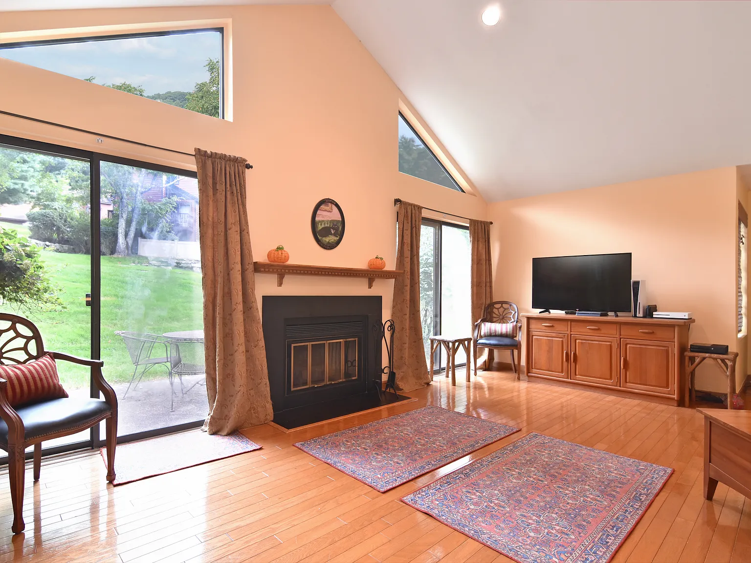 2 bed, 1827 sqft, $4,700 — Photo 2
