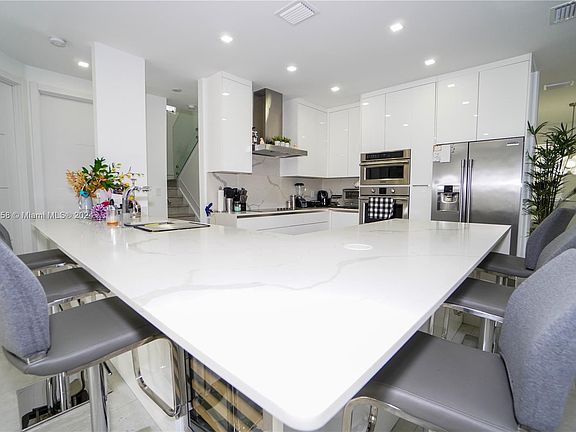 5th image of 10980 NW 87th Ln