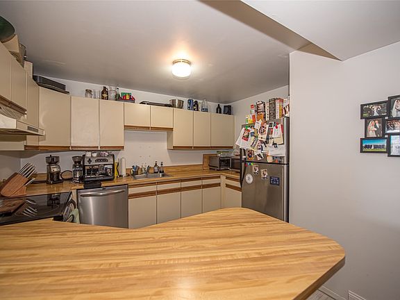 2nd image of 7 Greenmeadow Dr #7