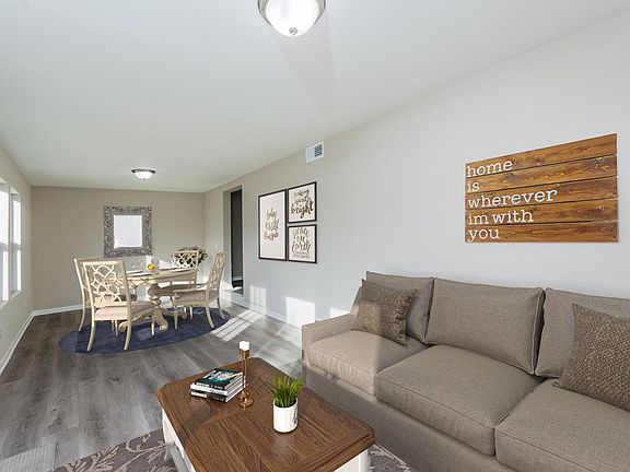 4th image of 6 E Clarendon Dr