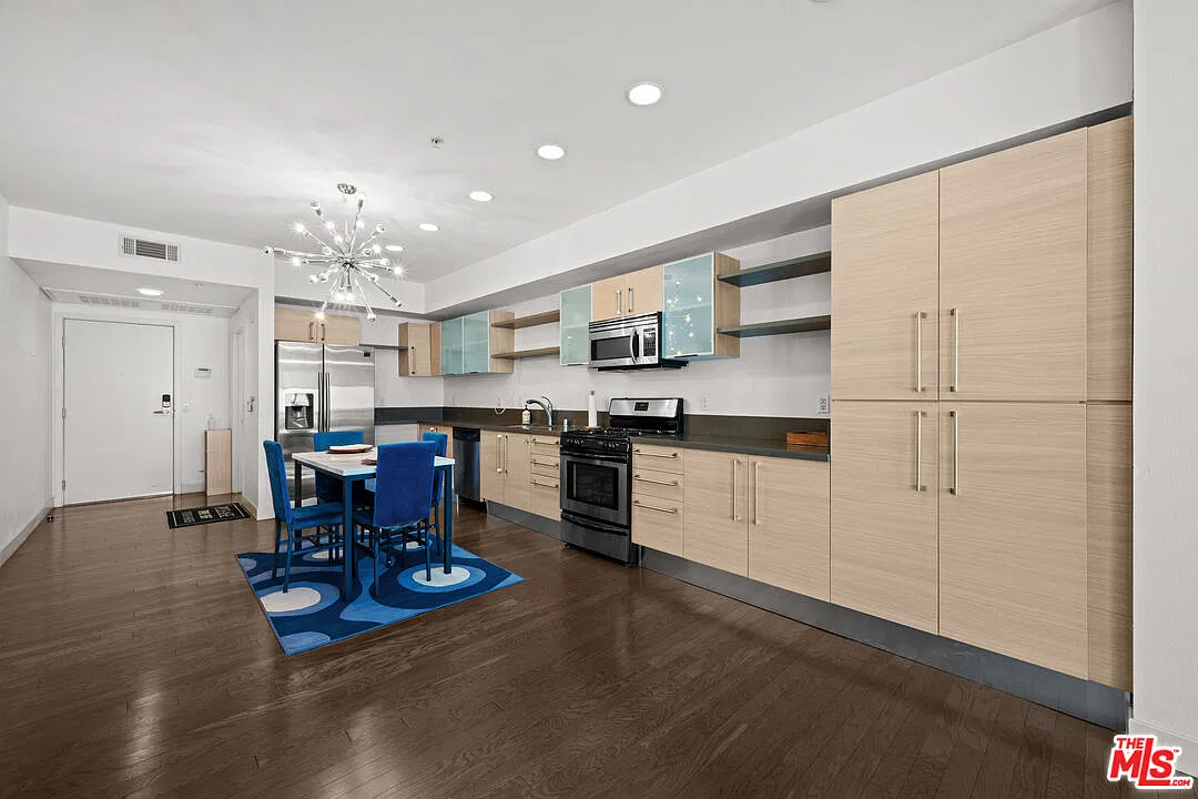 1 bed, 1.5 bath, 1180 sqft, $3,000 — Photo 4