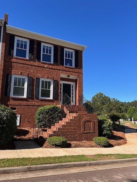 End Unit Front Entry