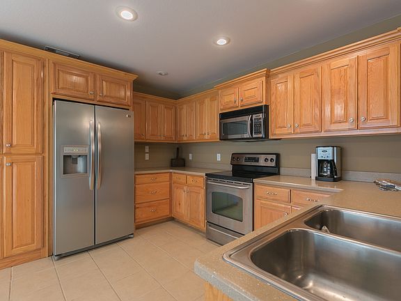 4th image of 4 Sullivan Dr