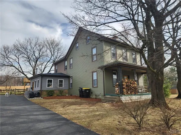 692 Blue Mountain Dr, Walnutport, PA 18088