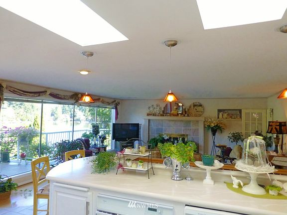 2nd image of 1127 Lake Vista Boulevard