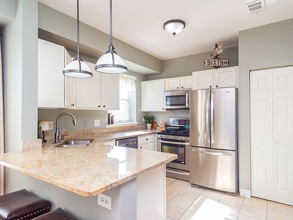 4th image of 2549 W Sunnyside Ave #2