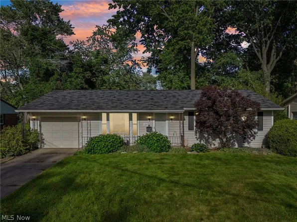 1331 Beechview Dr, Vermilion, OH 44089