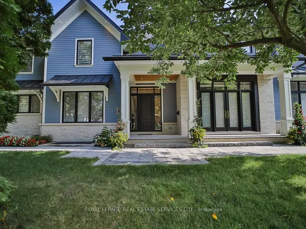 1301 Twin Oaks Dell, Mississauga, ON L5H 3J9