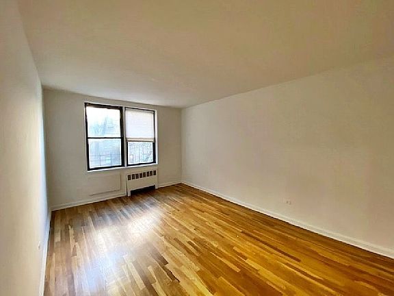 5th image of 3950 Blackstone Ave APT 6B