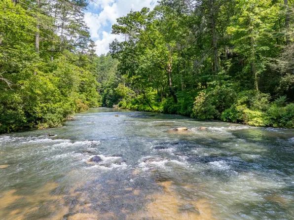 9 Roaring Forks Ln, Ellijay, GA 30540