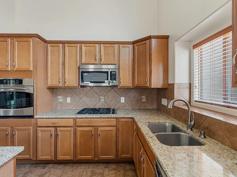 677 W Pizzicato Ln — Photo 36